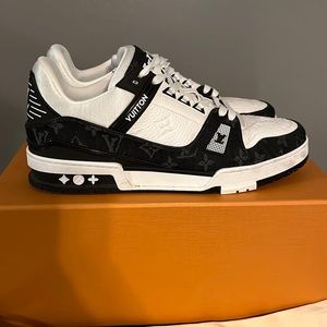 Mens Louis Vuitton LV trainer sneakers. UK size 9 (US 10/11) runs big!